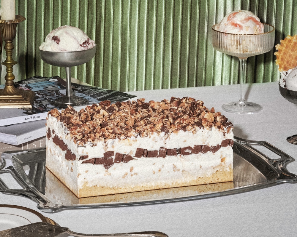 Food Guide to Christmas 2026 at Disney World Holiday Cake Salt And Straw
