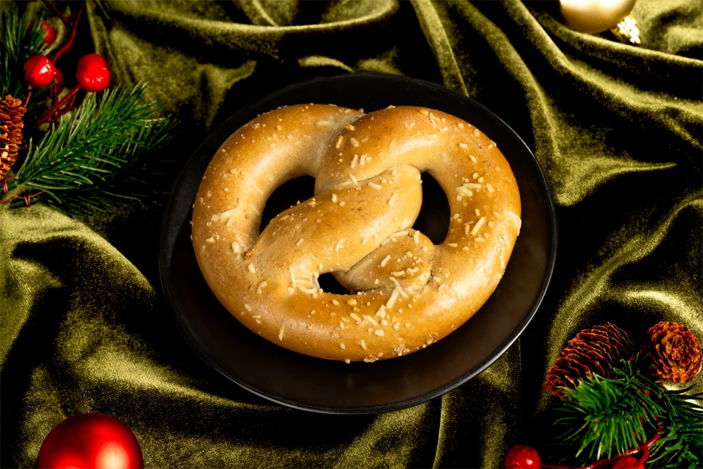 Food Guide to Christmas 2026 at Disney World Jalapeno Cheddar Pretzel