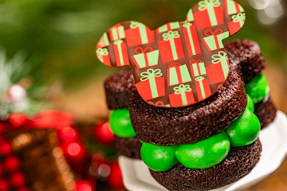 Food Guide to Christmas 2026 at Disney World Mickey Whoopie Pie